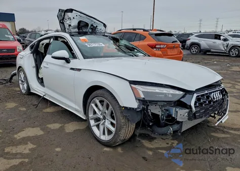 2024 Audi A5 Premium Plus 45 z USA, uszkodzony, nr VIN WAUFACF55RA094683